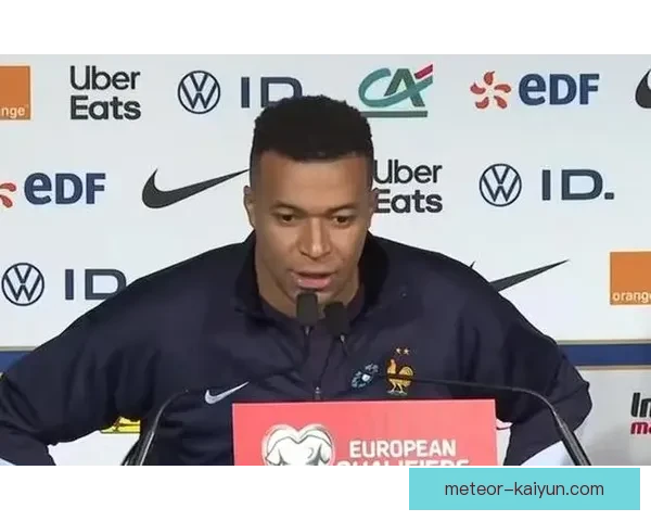 姆巴佩引领双前锋新风潮,助力球队攻防兼备表现亮眼 姆巴佩引领双前锋新风潮,助力球队攻防兼备表现亮眼