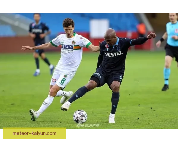 特拉布宗体育逼抢体系展现竞争力增强的战术趋势分析